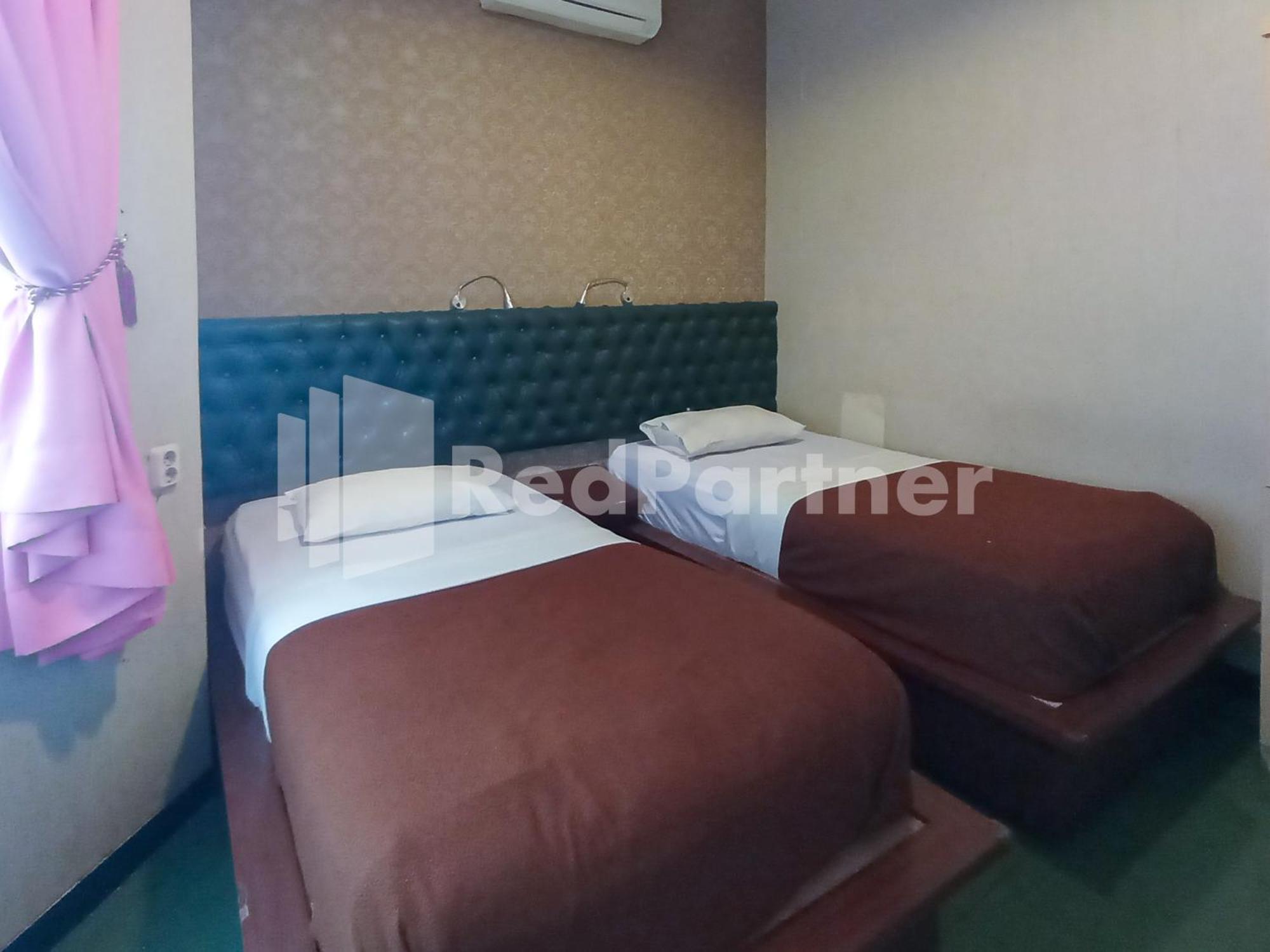 Nillo Hotel Kebumen Mitra Reddoorz Exterior foto