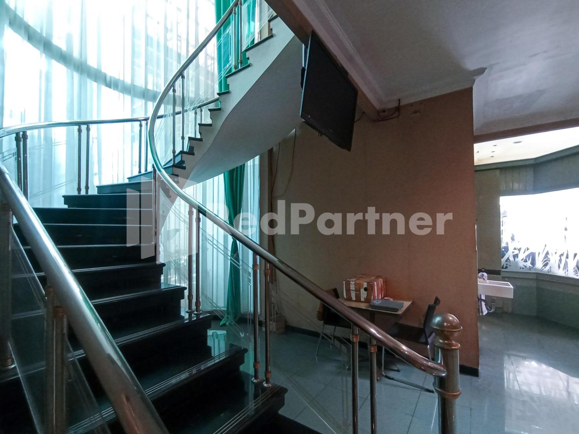 Nillo Hotel Kebumen Mitra Reddoorz Exterior foto