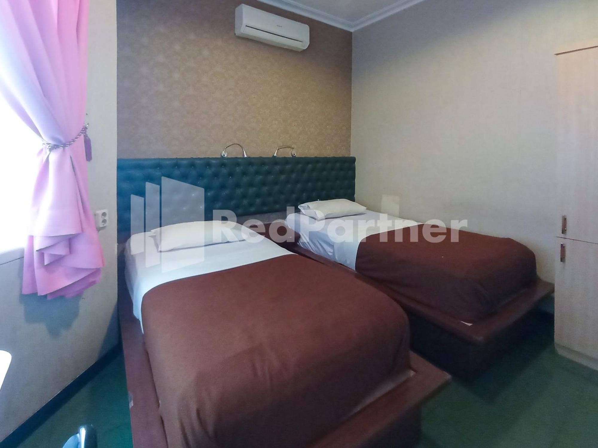 Nillo Hotel Kebumen Mitra Reddoorz Exterior foto